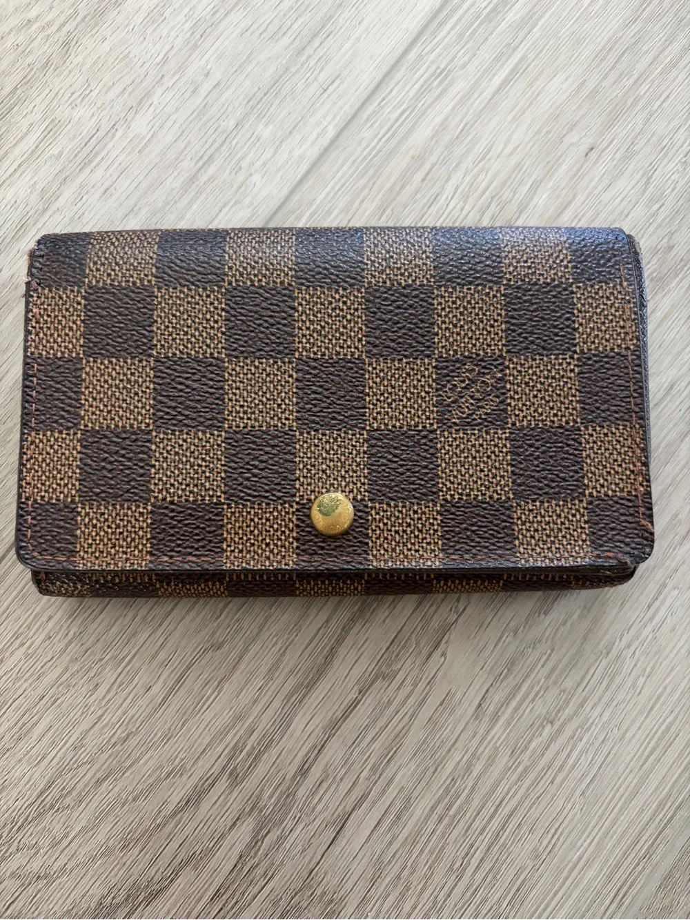Louis Vuitton Brown Damier Medium Wallet with Gold Button - Picture 1 of 16